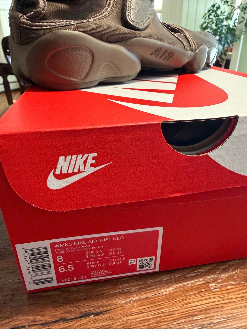 Nike Air Rift in dark hazel 8M -new with box - Picture 4 of 4